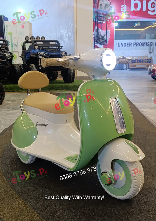 Vespa vintage kids electric scooter green front view
