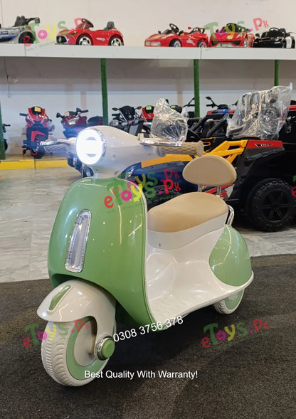 Vespa vintage kids scooter rear three-quarter view
